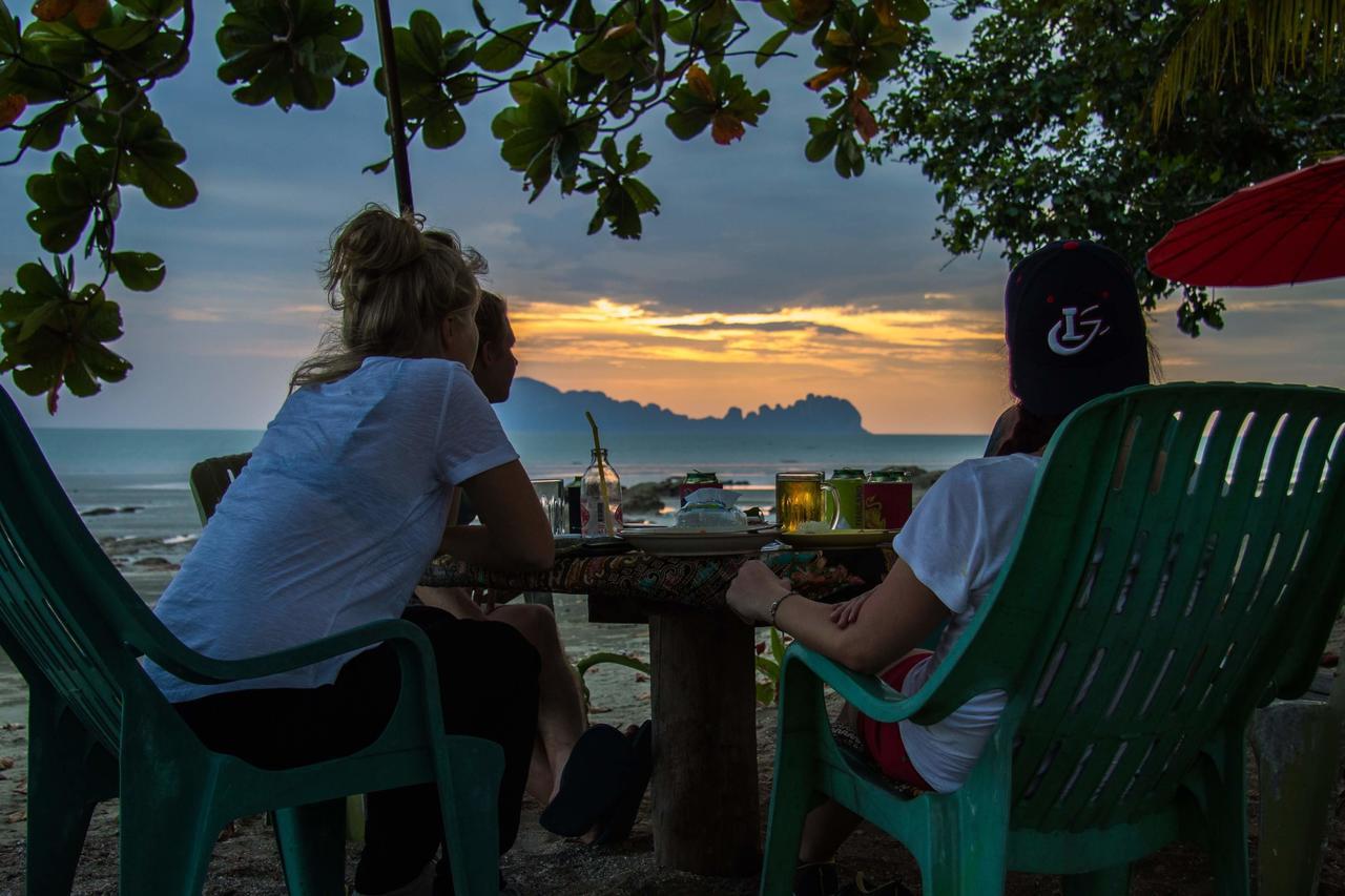 Hotel Dugong Koh Sukorn à Ko Sukon Extérieur photo